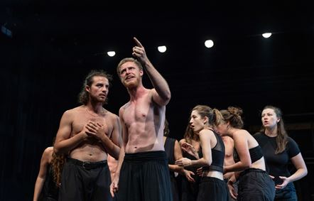 SETTE A TEBE - QUESTO TERRIBILE AMORE PER LA GUERRA