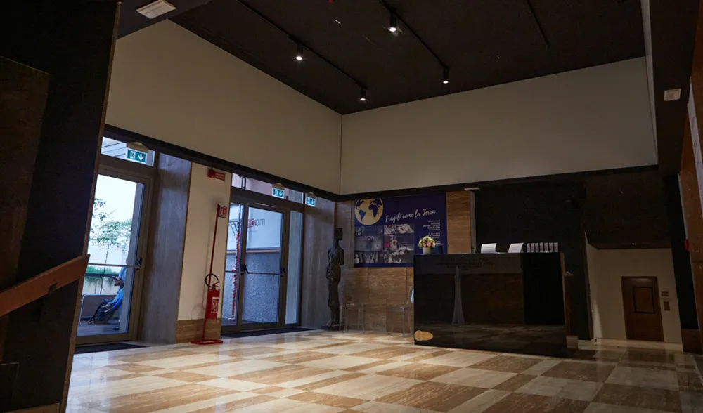 Teatro Menotti ingresso biglietteria