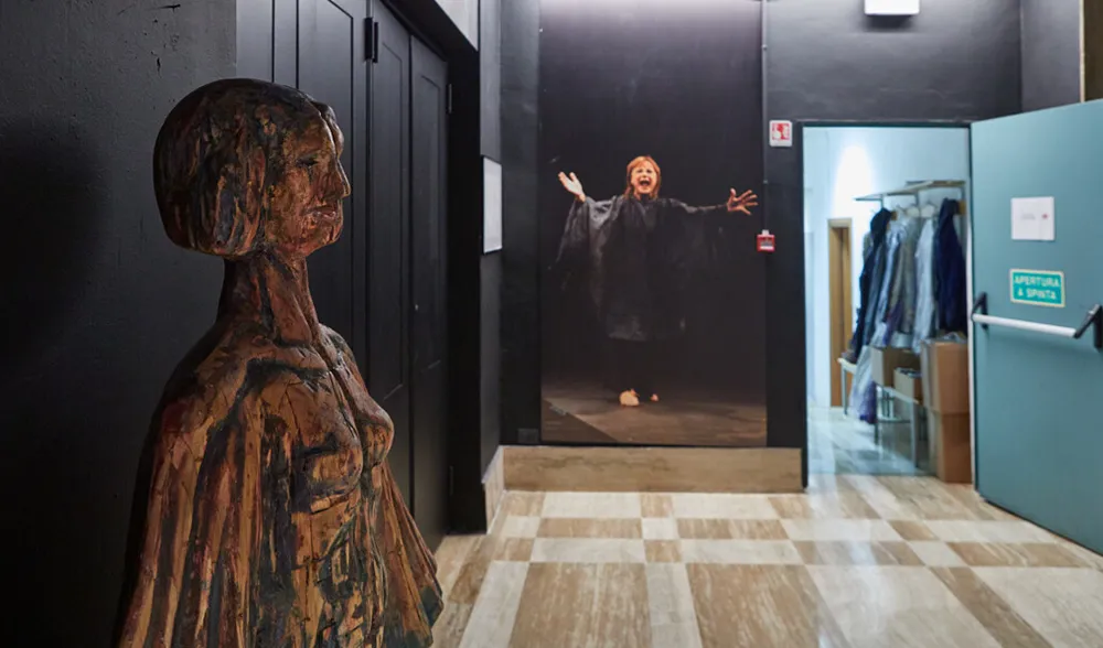 Teatro Menotti ingresso camerini