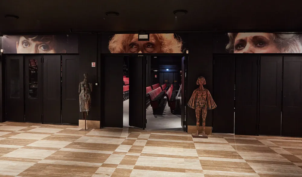 Teatro Menotti ingresso platea