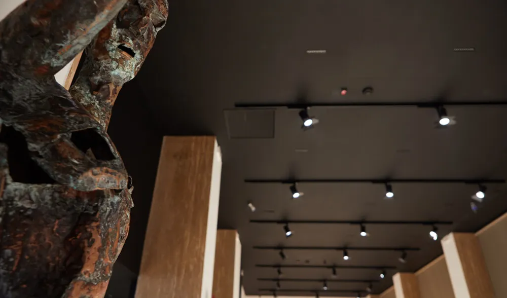 Teatro Menotti scultura