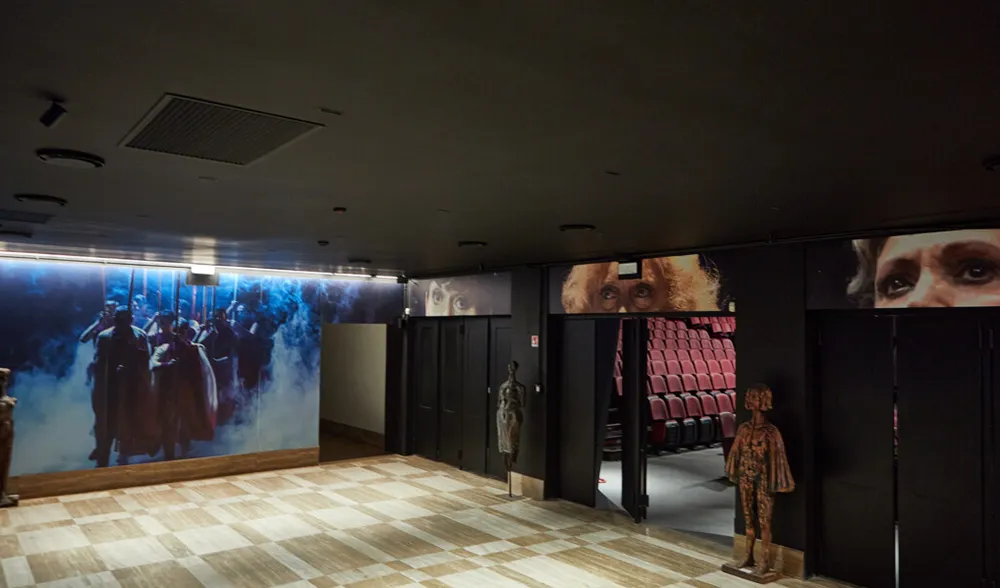 Teatro Menotti scultura platea